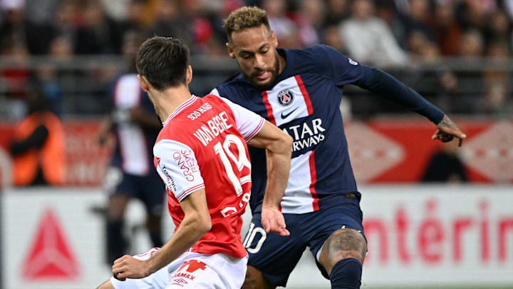 Neymar só jogou o segundo tempo, mas não conseguiu furar o bloqueio do Reims