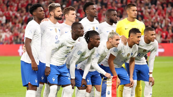 Au lendemain de sa victoire contre le Danemark, l'équipe de France de football a tenu à encourager les Bleus du rugby pour la Coupe du monde.