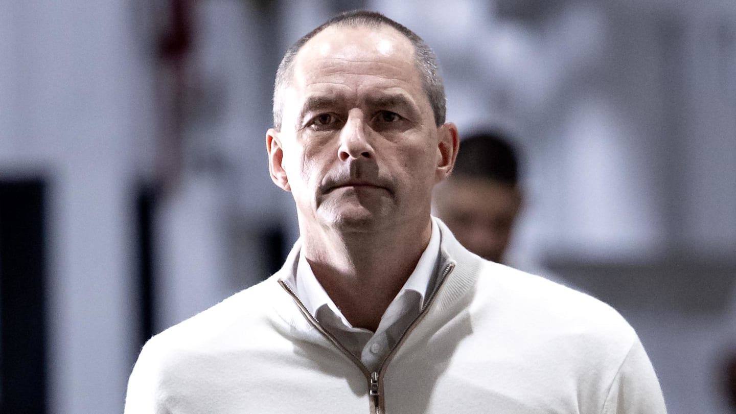 What is the Timeline for the Chicago Bulls' Front Office Search?