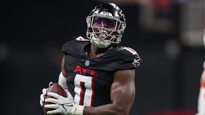 Sep 22, 2024; Atlanta, Georgia, USA; Atlanta Falcons linebacker Lorenzo Carter (0) celebrates after a defensive stop against the Kansas City Chiefs in the fourth quarter at Mercedes-Benz Stadium. Mandatory Credit: Brett Davis-Imagn Images