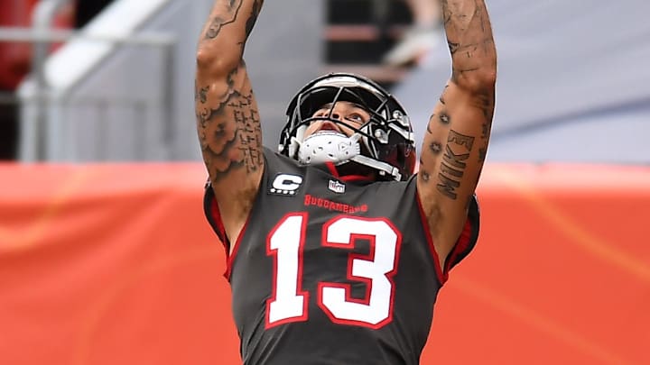 Sep 27, 2020; Denver, Colorado, USA; Tampa Bay Buccaneers wide receiver Mike Evans (13) pulls in a touchdown reception over Denver Broncos free safety Justin Simmons (31) in the second quarter at Empower Field at Mile High. Mandatory Credit: Ron Chenoy-Imagn Images Sep 27, 2020; Denver, Colorado, USA; Tampa Bay Buccaneers wide receiver Mike Evans (13) pulls in a touchdown reception over Denver Broncos free safety Justin Simmons (31) in the second quarter at Empower Field at Mile High. Mandatory Credit: Ron Chenoy-Imagn Images