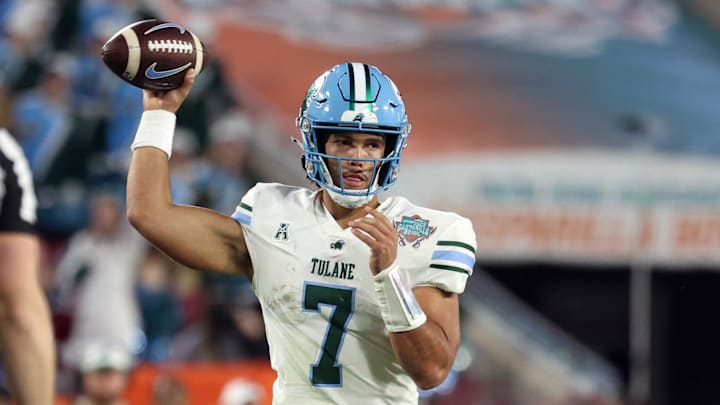 Dec 20, 2024; Tampa, FL, USA;  Tulane Green Wave quarterback Ty Thompson (7) throws the ball against the Florida Gators during the second half at Raymond James Stadium. 
