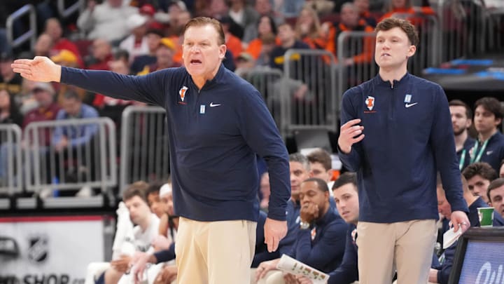 Illinois Fighting Illini coach Brad Underwood (left) and his son, Tyler Underwood (right), on the sideline against the Wisconsin Badgers at the United Center. 