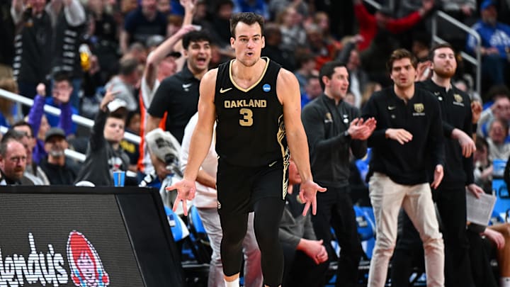 Oakland v Kentucky