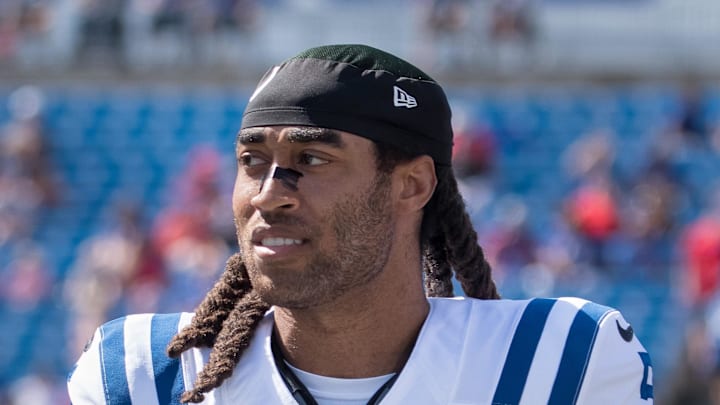 Indianapolis Colts cornerback Stephon Gilmore warms up