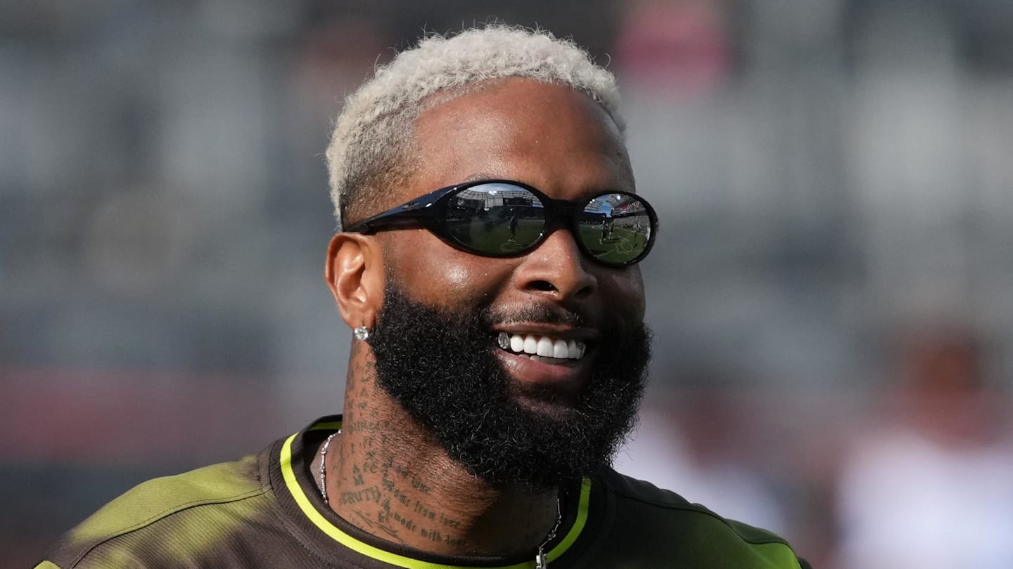 Commanders fans erupt in laughter as Giants flirt with baffling blast from the past