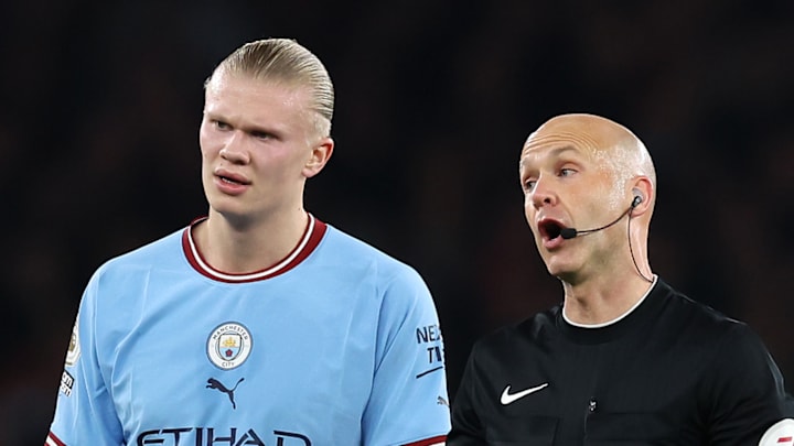 Erling Haaland pensait obtenir un penalty face à Arsenal mais l'arbitre en a décidé autrement