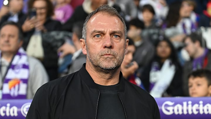 Hansi Flick et le FC Barcelone pourraient disputer le derby catalan à huis clos