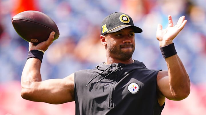Pittsburgh Steelers quarterback Russell Wilson warms up before a game.