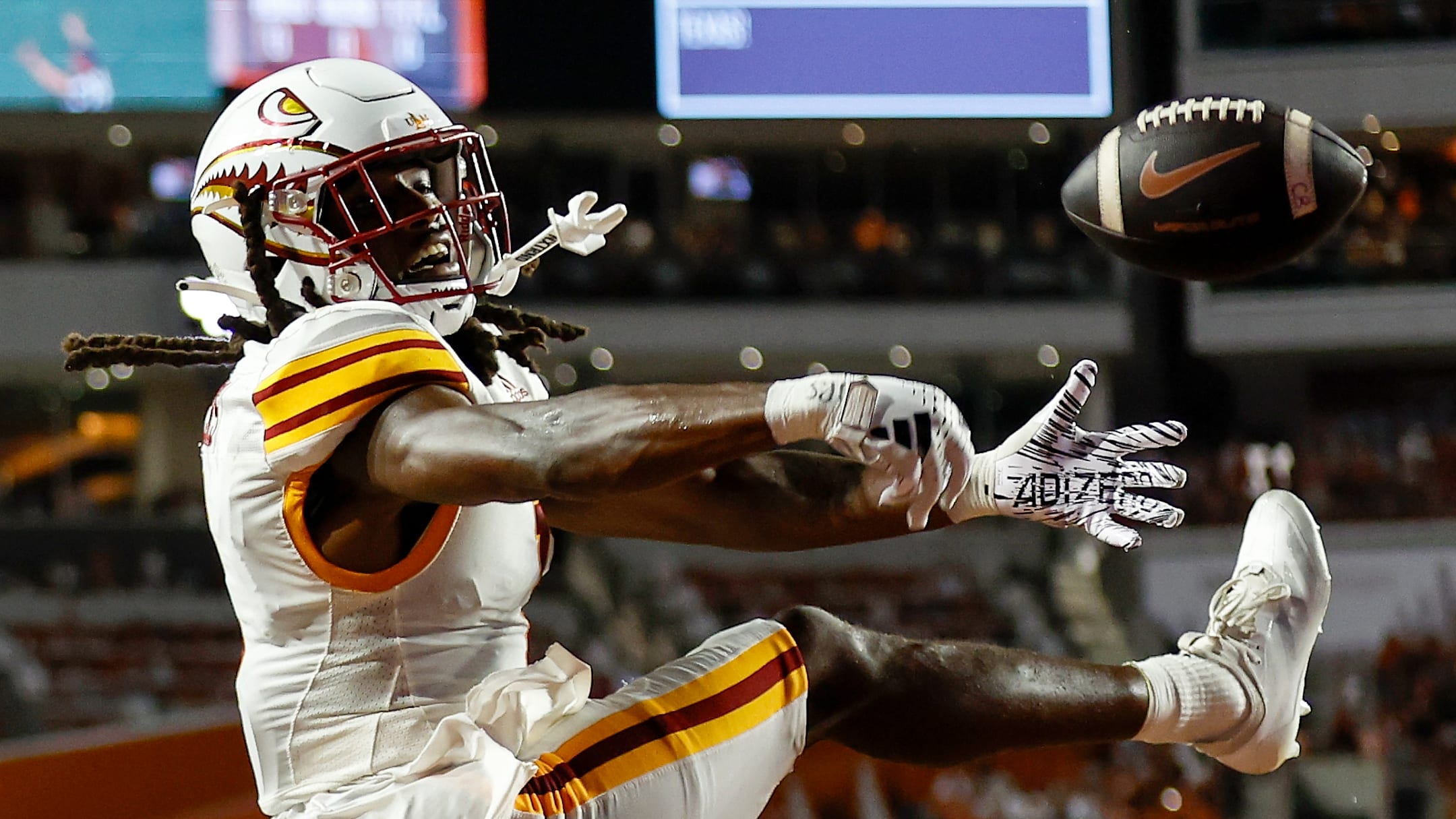 Undrafted rookie turned up heat on Commanders veteran at minicamp