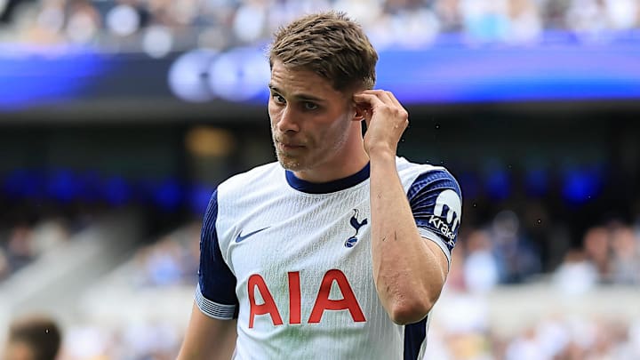 Micky van de Ven offered his opinion on Ange Postecoglou’s sacking.