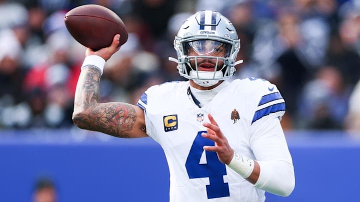 Jan 4, 2026; East Rutherford, New Jersey, USA; Dallas Cowboys quarterback Dak Prescott (4) looks to pass during the second quarter against the New York Giants at MetLife Stadium.