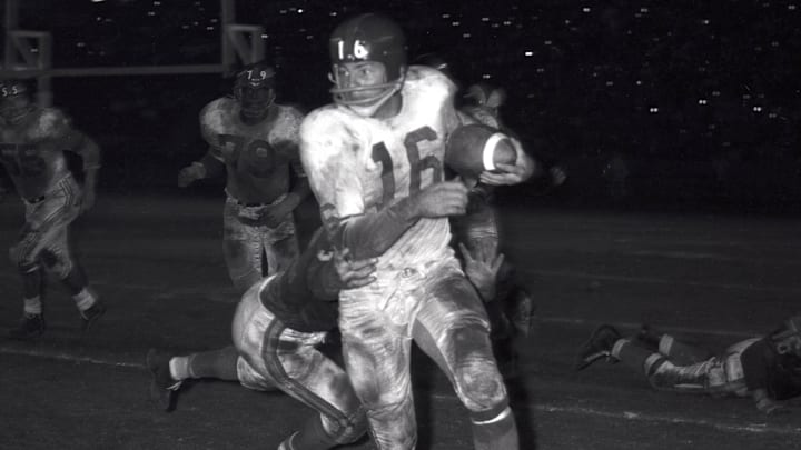 Sep 26, 1959; Los Angeles, CA, USA: FILE PHOTO; New York Giants running back Frank Gifford (16) carries the ball against the Los Angeles Rams at the Los Angeles Memorial Coliseum. Sep 26, 1959; Los Angeles, CA, USA: FILE PHOTO; New York Giants running back Frank Gifford (16) carries the ball against the Los Angeles Rams at the Los Angeles Memorial Coliseum.