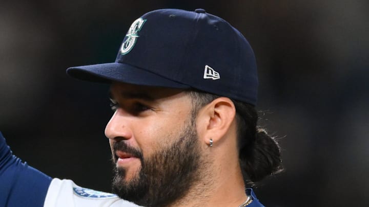 Seattle Mariners third baseman Eugenio Suarez (28) interacts with fans after the game against the Chicago White Sox at T-Mobile Park on Aug 5. Seattle Mariners third baseman Eugenio Suarez (28) interacts with fans after the game against the Chicago White Sox at T-Mobile Park on Aug 5.