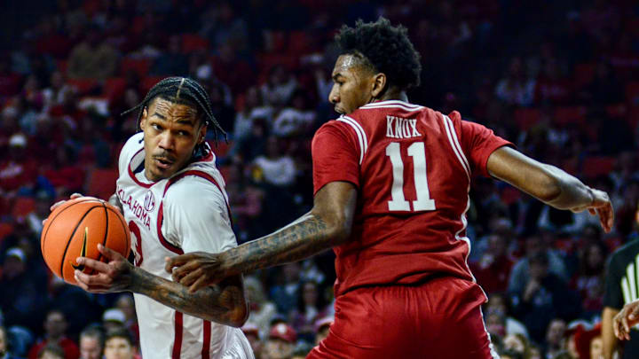 Oklahoma forward Tae Davis drives against Arkansas' Karter Knox.
