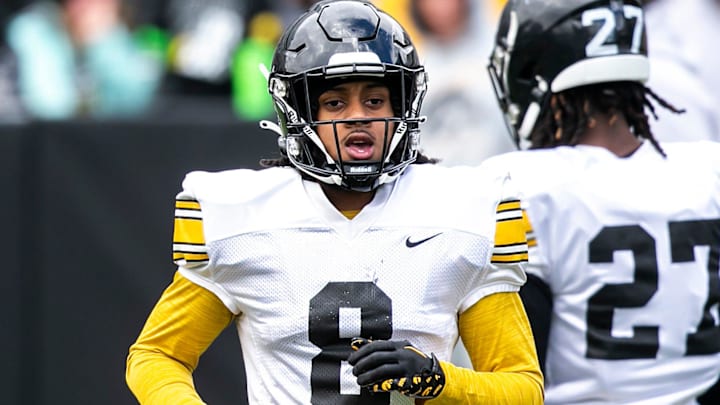 Iowa defensive back Deshaun Lee (8) warms up during the Hawkeyes' final spring NCAA football practice, Saturday, April 22, 2023, at Kinnick Stadium in Iowa City, Iowa.

230422 Iowa Spring Fb 053 Jpg