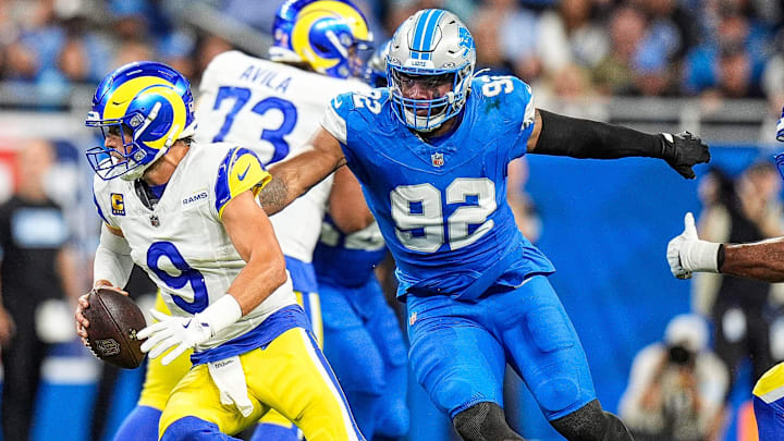 Detroit Lions defensive end Marcus Davenport (92) pressures Los Angeles Rams quarterback Matthew Stafford (9) 