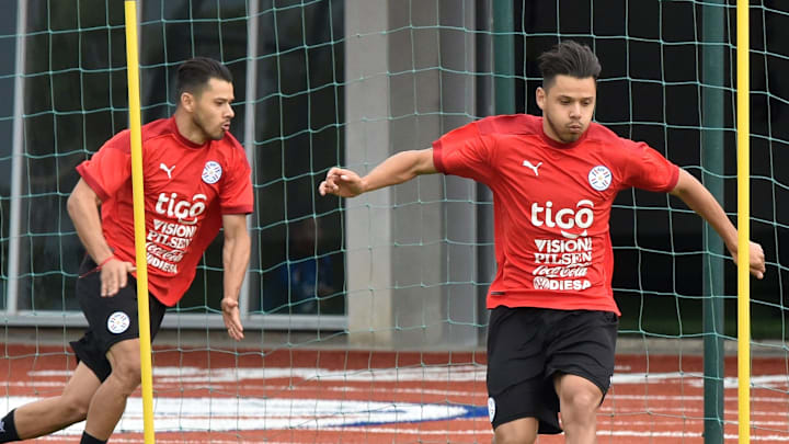 Ángel y Óscar Romero entrenan con la Selección de Paraguay.