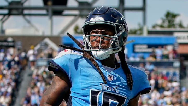 Tennessee Titans wide receiver DeAndre Hopkins scores a touchdown past Green Bay Packers cornerback Eric Stokes.