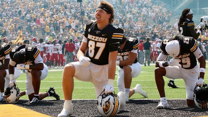 Sept 13, 2025; Columbia, Missouri, USA; Missouri Tigers tight end Brett Norfleet kneels in the end zone prior to Missouri's game against Louisiana at Faurot Field. Sept 13, 2025; Columbia, Missouri, USA; Missouri Tigers tight end Brett Norfleet kneels in the end zone prior to Missouri's game against Louisiana at Faurot Field.