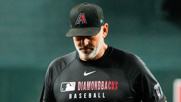 Aug 9, 2025; Phoenix, Arizona, USA; Arizona Diamondbacks manager Torey Lovullo (17) goes back to the dugout in the first inning of the game between the Arizona Diamondbacks and the Colorado Rockies at Chase Field. Mandatory Credit: Arianna Grainey-Imagn Images Aug 9, 2025; Phoenix, Arizona, USA; Arizona Diamondbacks manager Torey Lovullo (17) goes back to the dugout in the first inning of the game between the Arizona Diamondbacks and the Colorado Rockies at Chase Field. Mandatory Credit: Arianna Grainey-Imagn Images