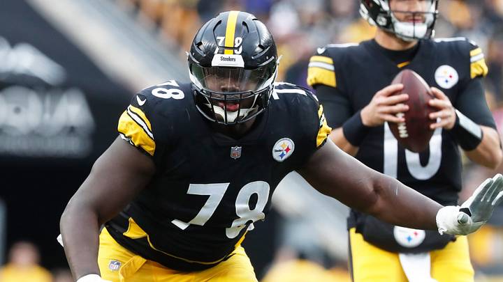 Dec 11, 2022; Pittsburgh, Pennsylvania, USA; Pittsburgh Steelers guard James Daniels (78) pass blocks at the line of scrimmage against the Baltimore Ravens during the fourth quarter at Acrisure Stadium. Mandatory Credit: Charles LeClaire-USA TODAY Sports Dec 11, 2022; Pittsburgh, Pennsylvania, USA; Pittsburgh Steelers guard James Daniels (78) pass blocks at the line of scrimmage against the Baltimore Ravens during the fourth quarter at Acrisure Stadium. Mandatory Credit: Charles LeClaire-USA TODAY Sports