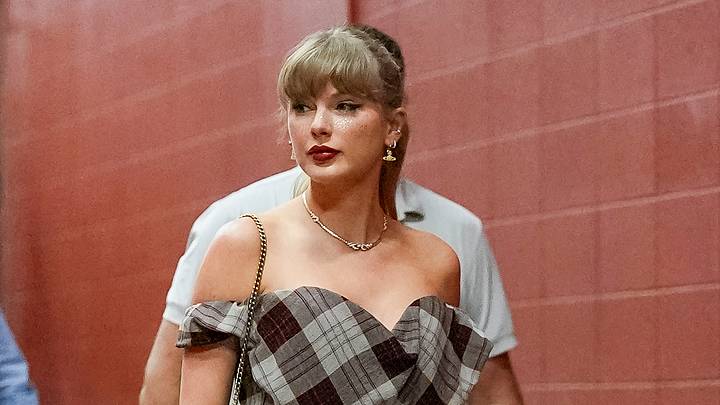Taylor Swift arrives prior to a Kanas City Chiefs game.