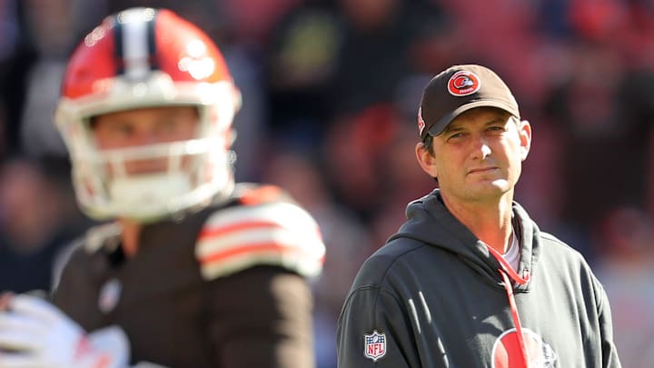 Cleveland Browns offensive coordinator Ken Dorsey watches as quarterback Bailey Zappe warms up before a game.