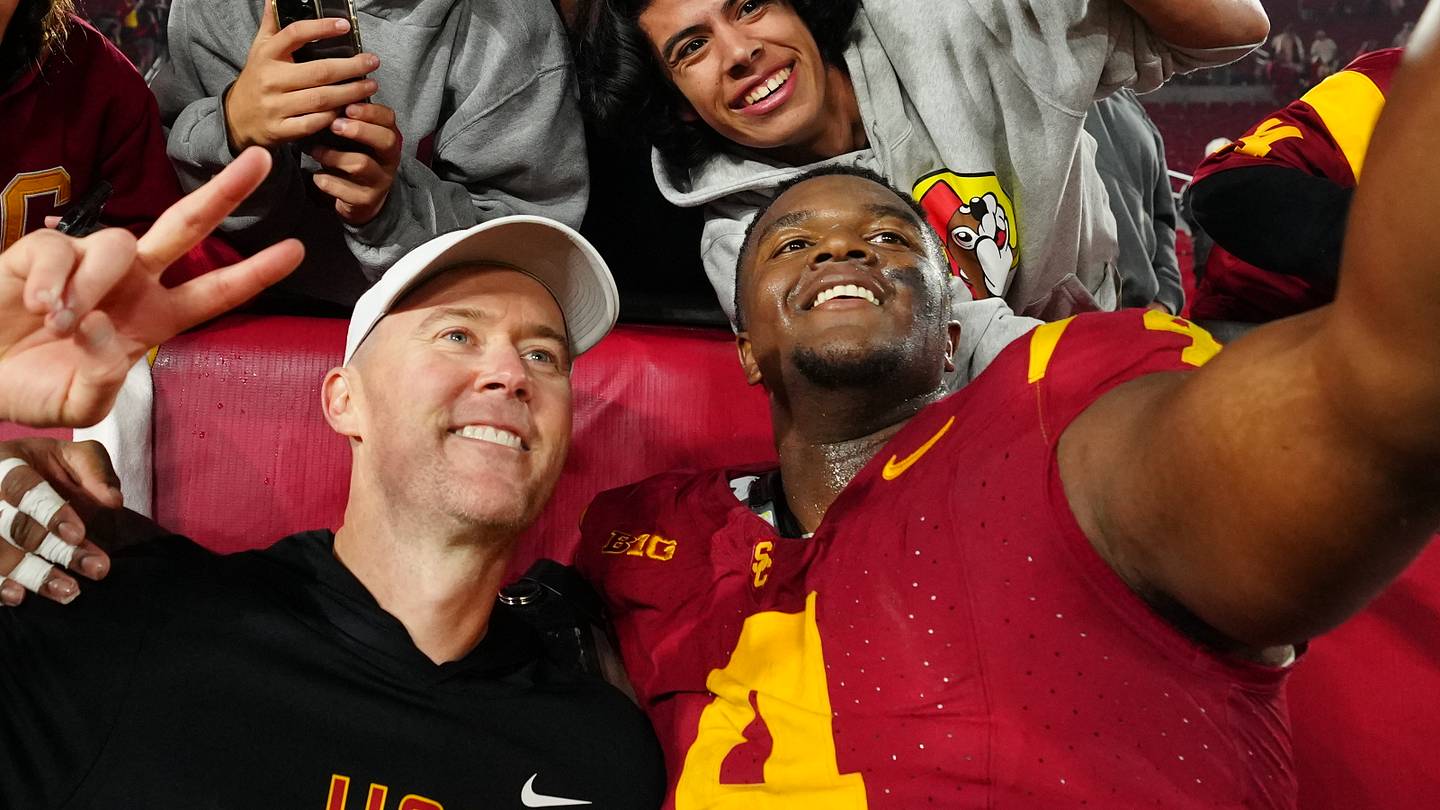 USC's Jahkeem Stewart Offers Insight Into Preparation for Penn State White Out