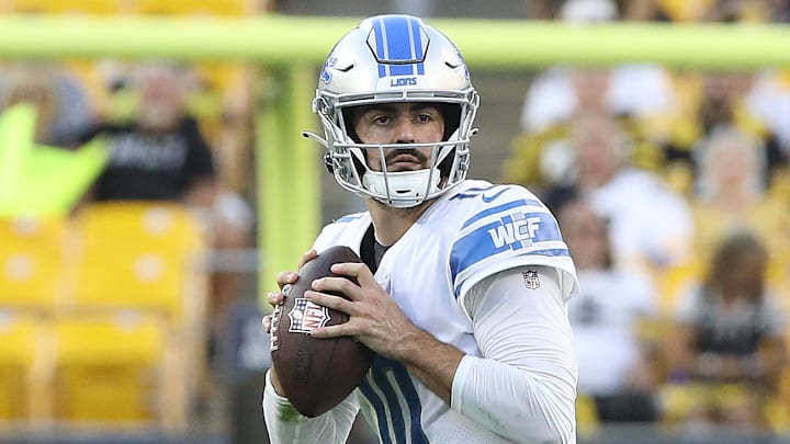 Detroit Lions quarterback David Blough (10) looks to pass against the Pittsburgh Steelers 