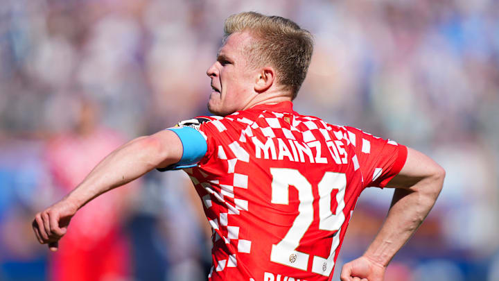 Jonathan Burkardt ist in Frankfurt gelandet Jonathan Burkardt ist in Frankfurt gelandet