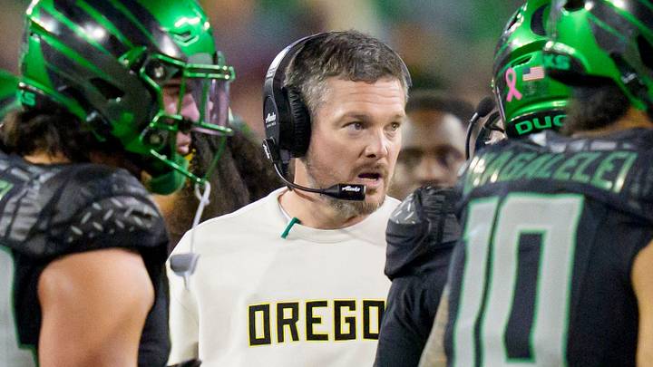 Oct. 17, 2026; Eugene, Oregon; Oregon Ducks coach Dan Lanning talks to his team as the Oregon Ducks host the Nebraska Cornhuskers at Autzen Stadium. Oct. 17, 2026; Eugene, Oregon; Oregon Ducks coach Dan Lanning talks to his team as the Oregon Ducks host the Nebraska Cornhuskers at Autzen Stadium.