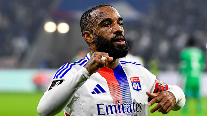 Alexandre Lacazette était pisté par le PSG et l'OM mais est resté à l'OL