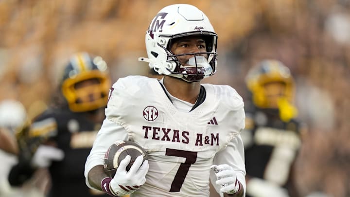 KC Concepcion runs for a touchdown.