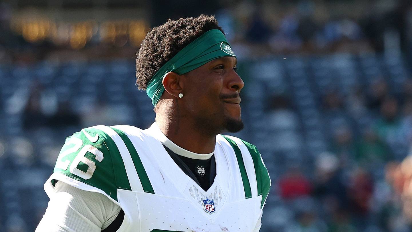 Bears should rescue Nahshon Wright from Jets after his latest admission