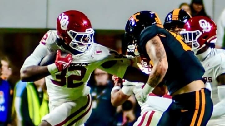 Oklahoma defensive end R Mason Thomas