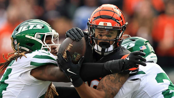 Oct 26, 2025; Cincinnati, Ohio, USA; Cincinnati Bengals wide receiver Andrei Iosivas (80) tries to escape attack from New York Jets linebacker Jamien Sherwood (44) and safety Tony Adams (22) during the fourth quarter at Paycor Stadium. Mandatory Credit: Katie Stratman-Imagn Images Oct 26, 2025; Cincinnati, Ohio, USA; Cincinnati Bengals wide receiver Andrei Iosivas (80) tries to escape attack from New York Jets linebacker Jamien Sherwood (44) and safety Tony Adams (22) during the fourth quarter at Paycor Stadium. Mandatory Credit: Katie Stratman-Imagn Images