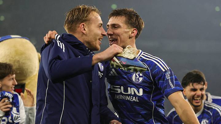 Felipe Sánchez (re.) jubelt mit Timo Becker