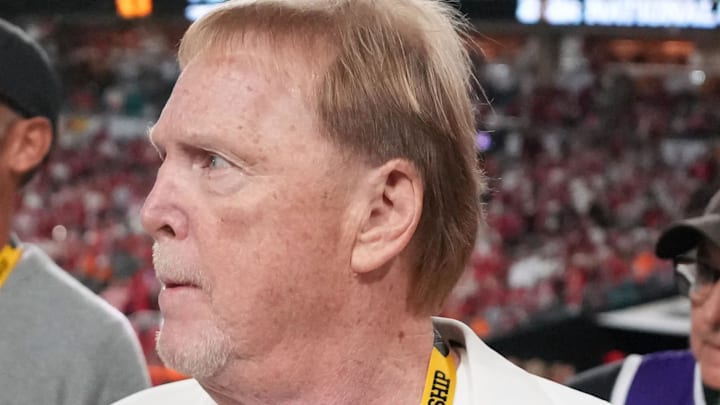 Jan 19, 2026; Miami Gardens, FL, USA; Las Vegas Raiders owner Mark Davis walks on the sideline before the CFP National Championship college football game between the Indiana Hoosiers and the Miami Hurricanes at Hard Rock Stadium. Mandatory Credit: Kirby Lee-Imagn Images Jan 19, 2026; Miami Gardens, FL, USA; Las Vegas Raiders owner Mark Davis walks on the sideline before the CFP National Championship college football game between the Indiana Hoosiers and the Miami Hurricanes at Hard Rock Stadium. Mandatory Credit: Kirby Lee-Imagn Images