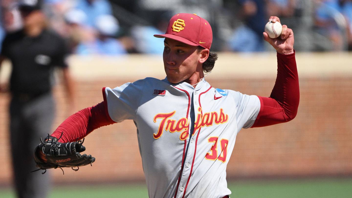 USC Trojans vs. North Carolina: Super Regional Final Live Sc