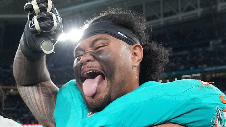 Miami Dolphins guard Jonah Savaiinaea