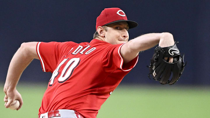 Cincinnati Reds starting pitcher Nick Lodolo (40) delivers