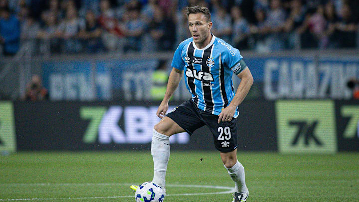 Arthur será um dos desfalques do Grêmio contra o Atlético-MG, pelo Brasileirão 2026