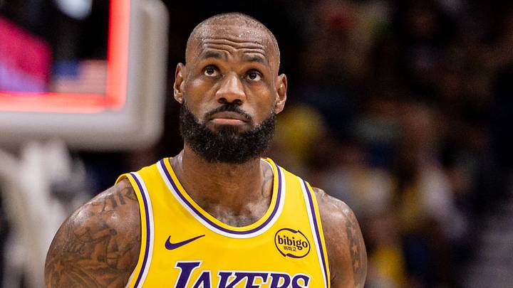 Los Angeles Lakers forward LeBron James (23) looks on against the New Orleans Pelicans during the second half at Smoothie King Center. Los Angeles Lakers forward LeBron James (23) looks on against the New Orleans Pelicans during the second half at Smoothie King Center.