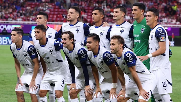 El once titular de Rayados frente a las Chivas