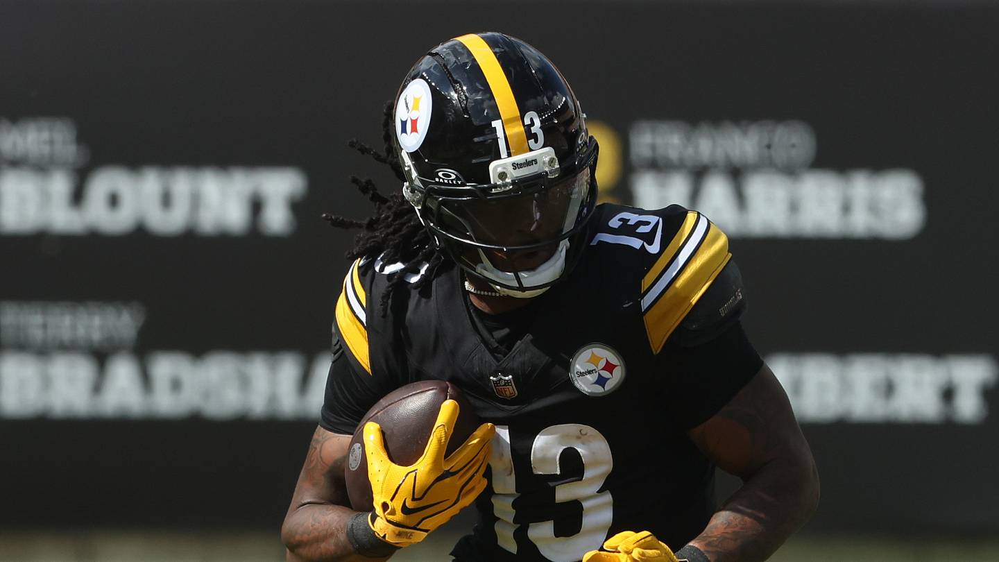 Grading Rico Dowdle after a painful first game with the Steelers