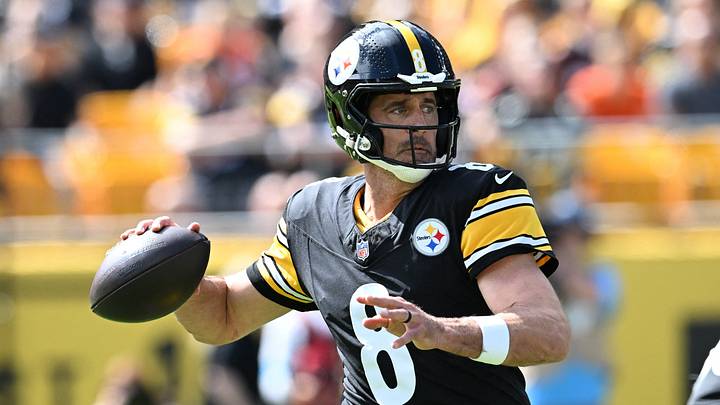 Pittsburgh Steelers quarterback Aaron Rodgers Pittsburgh Steelers quarterback Aaron Rodgers