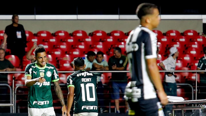 Giovani e Rony balançaram as redes no Clássico da Saudade