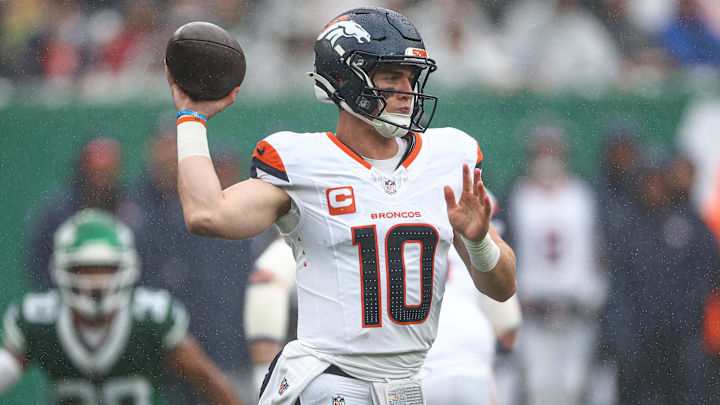 Sep 29, 2024; East Rutherford, New Jersey, USA; Denver Broncos quarterback Bo Nix (10) throws the ball during the first half against the New York Jets at MetLife Stadium. Sep 29, 2024; East Rutherford, New Jersey, USA; Denver Broncos quarterback Bo Nix (10) throws the ball during the first half against the New York Jets at MetLife Stadium.