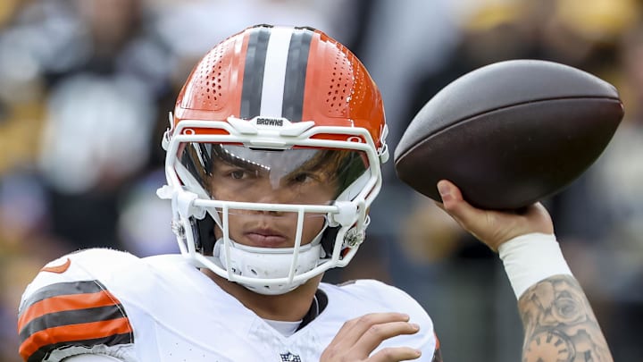 Cleveland Browns quarterback Dillon Gabriel warms up before the game at Acrisure Stadium Cleveland Browns quarterback Dillon Gabriel warms up before the game at Acrisure Stadium